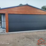 Garaż blaszany 5,5m x 8m + wiatka 1,5m | brama segmentowa